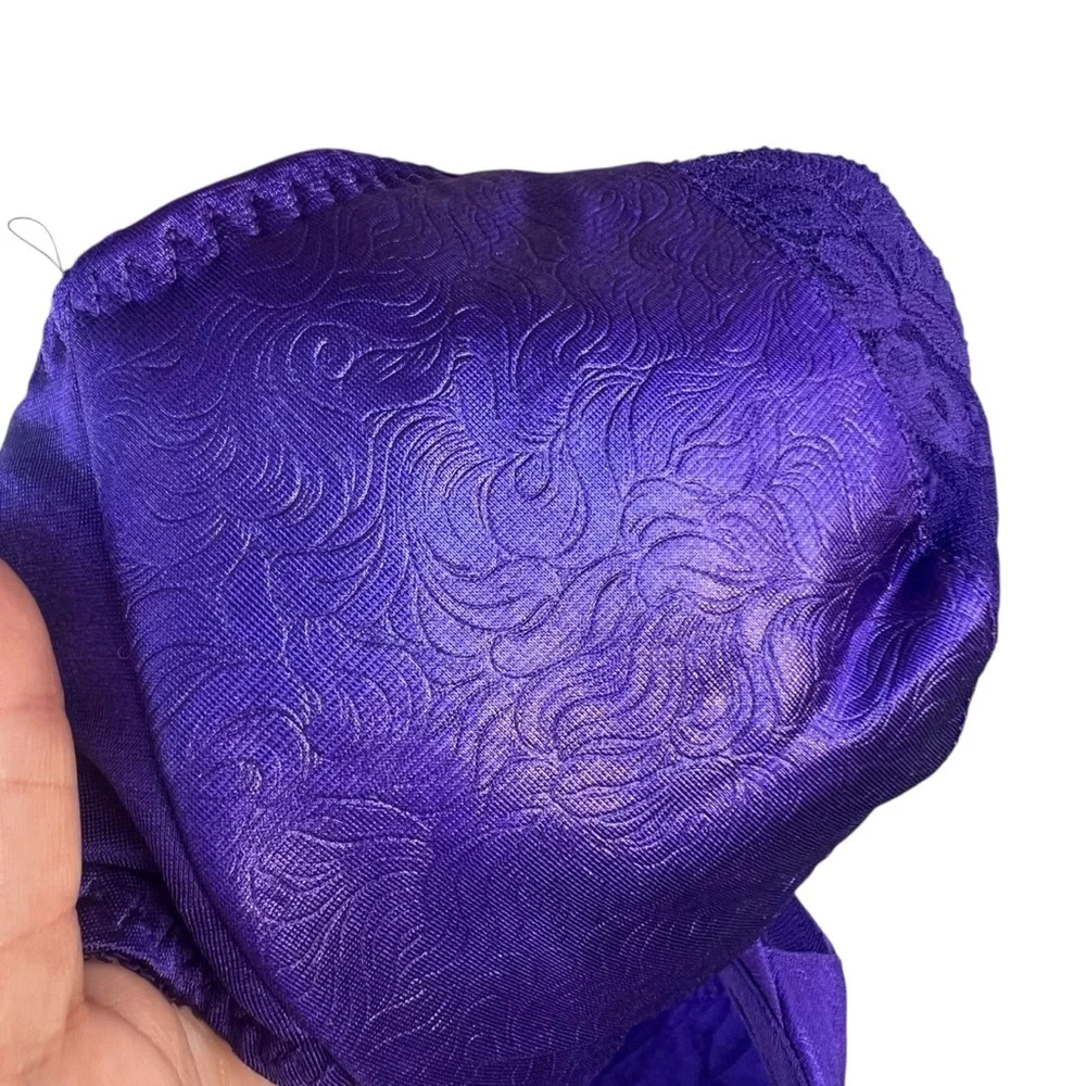 VTG Victoria’s Secret Good Label Bra Purple Jacquard Scroll Lace Front Close 80s